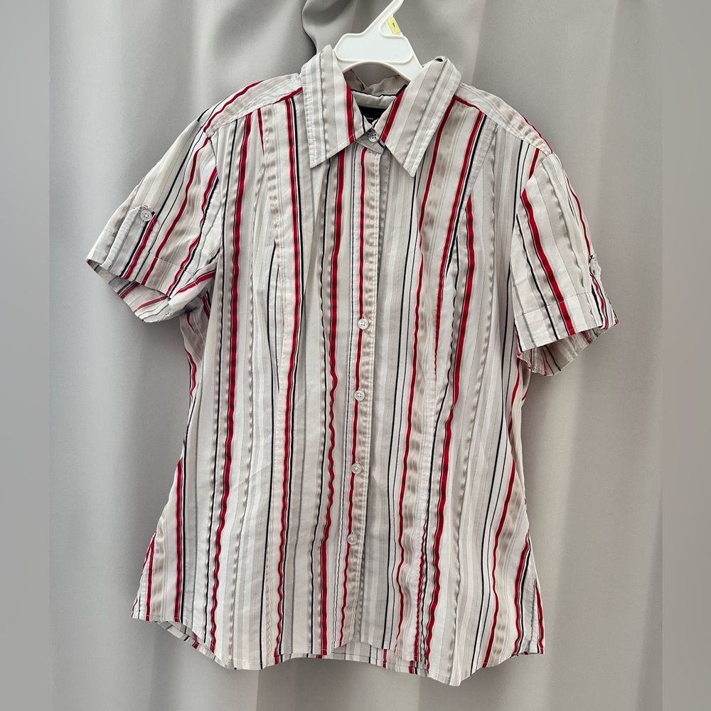 New York and Company Button Down Short Sleeve Red Size M
